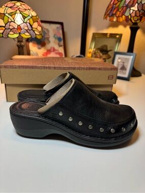 Born Majesty Black Leather Studded Clogs New in Box Size 7